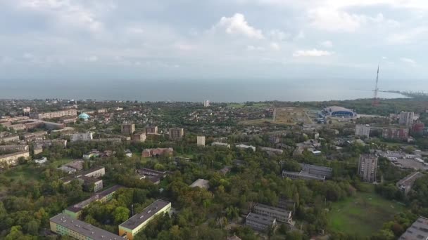 2018の上からマリウポリとアゾフ海のパノラマテレビ塔 戦争前のマリウポリの平和都市 ドラマ劇場 — ストック動画