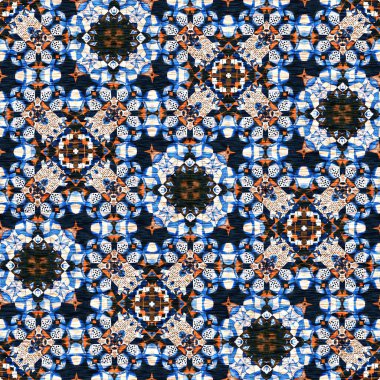  Kusursuz kıyı örtüsü efekti geometrik mozaik etkisi. Boho Patchwork deniz ürünü erkeksi yaz modası boyunca tekrar tekrar. Çivit mavisi beyaz canlı suluboya batik azulejos fayans arka planı. 
