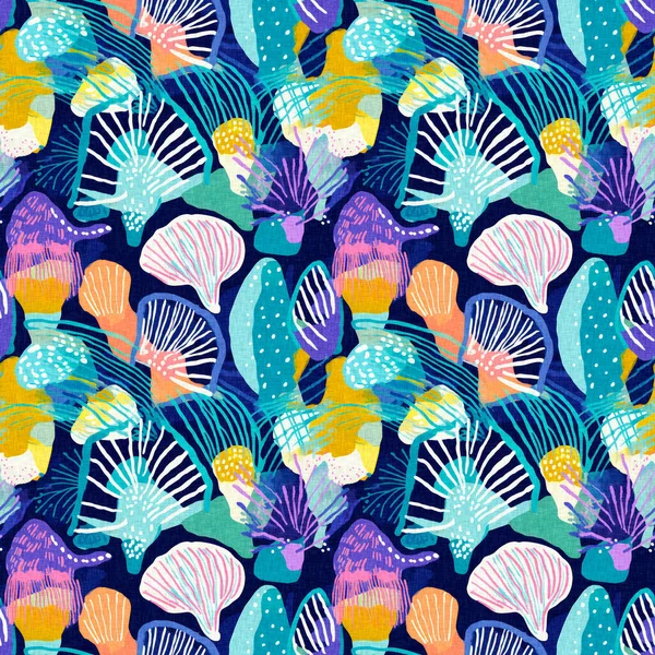 夏のビーチテキスタイルデザインのための熱帯近代的な貝殻の海岸パターン衝突ファブリックサンゴ礁プリントリネン綿効果と シームレスブルー水中シェルハマグリ繰り返し背景 — ストック写真