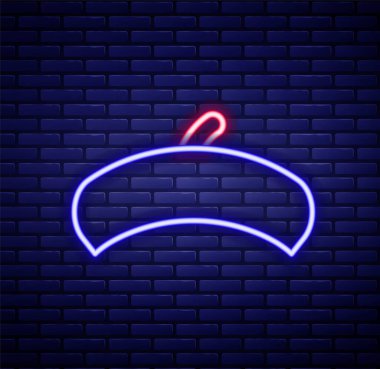 Parlayan neon hattı Fransız beresi simgesi tuğla duvar arkasında izole edildi. Renkli taslak konsepti. Vektör