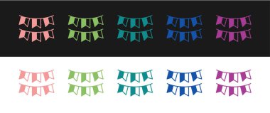 Siyah beyaz arkaplanda bayrak simgesi olan karnaval çelenklerini ayarlayın. Doğum günü kutlaması için parti flamaları, festival dekorasyonu. Vektör