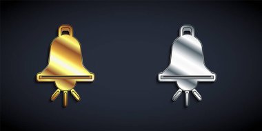 Altın ve gümüş zil ikonu siyah arkaplanda izole edilmiş. Yangın alarmı. Servis zili, el zili işareti, uyarı sembolü. Uzun gölge tarzı. Vektör