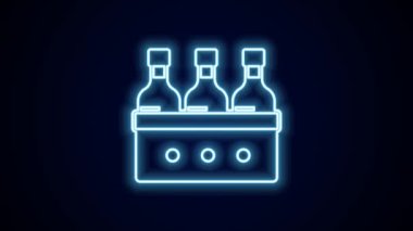 Siyah arka planda izole edilmiş ahşap bir kutuda parlayan neon şeritli şarap şişeleri. Tahta bir sandıkta şarap şişeleri. 4K Video hareketli grafik canlandırması.