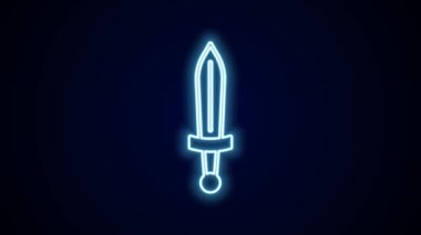 Parlayan neon hattı Ortaçağ kılıç ikonu siyah arka planda izole edildi. Ortaçağ silahı. 4K Video hareketli grafik canlandırması.