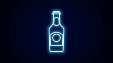 Parlayan neon hattı bira şişesi simgesi siyah arka planda izole edildi. 4K Video hareketli grafik canlandırması.