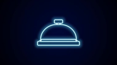 Siyah arka planda izole edilmiş bir tepsi yiyecek ikonu ile kaplı parlayan neon hattı. Tepsi ve kapak işareti. Kapaklı bir restoran saati. 4K Video hareketli grafik canlandırması.