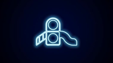 Parlayan neon çizgisi Slayt oyun alanı simgesi siyah arkaplanda izole edildi. Çocuklar kayar. 4K Video hareketli grafik canlandırması.