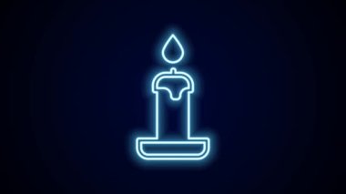 Parlayan neon çizgisi, siyah arkaplanda izole edilmiş şamdan ikonunda yanan mum. Silindirik mum çubuğu ve yanan ateş. 4K Video hareketli grafik canlandırması.