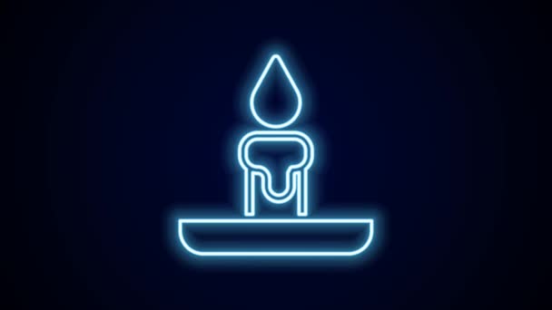 Zářící Neonová Čára Hořící Svíčka Svícnu Ikony Izolované Černém Pozadí — Stock video