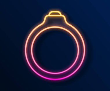 Parlak neon çizgili elmas nişan yüzüğü simgesi siyah arkaplanda izole edildi. Vektör