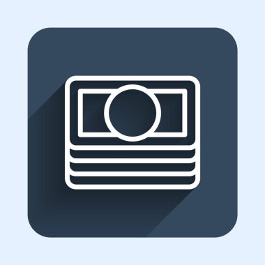 Beyaz çizgi kağıt para yığını uzun gölgeli izole nakit ikonu. Para desteleri. Para birimi. Mavi kare düğme. Vektör