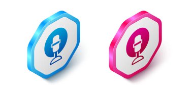 Beyaz arkaplanda izole edilmiş Isometric Mikrofon simgesi. Radyodaki mikrofondan. Sözcü işareti. Altıgen düğmesi. Vektör.