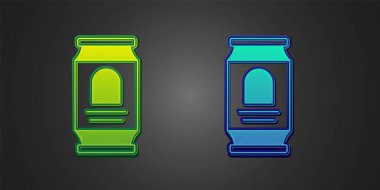 Yeşil ve mavi bira ikonu siyah arkaplanda izole edilebilir. Vektör.
