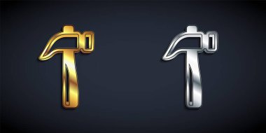 Siyah arkaplanda altın ve gümüş çekiç simgesi var. Tamir için bir araç. Uzun gölge tarzı. Vektör.