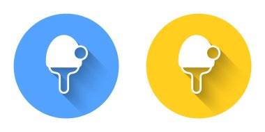 Masa tenisi ikonunu oynamak için beyaz raket, uzun gölgeli arka plan. Çember düğmesi. Vektör