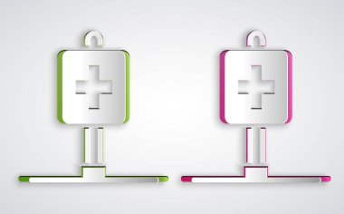 Gri arkaplanda hastane simgesi olan kağıt kesiği tıbbi harita işaretçisi. Kağıt sanatı tarzı. Vektör