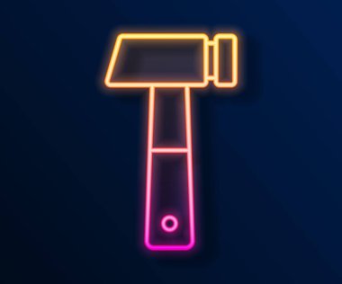 Parlayan neon hattı Çekiç simgesi siyah arkaplanda izole edildi. Tamir için bir araç. Vektör