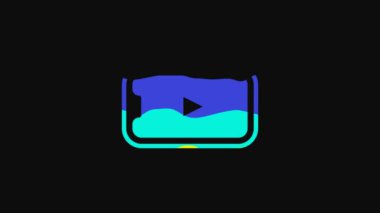 Sarı Online video oynatma simgesi siyah arkaplanda izole edildi. Akıllı telefon ve üzerinde oyun işareti olan film şeridi. 4K Video hareketli grafik canlandırması.