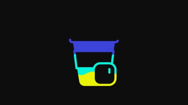 Geel Iced Koffie Pictogram Geïsoleerd Zwarte Achtergrond Video Motion Grafische — Stockvideo