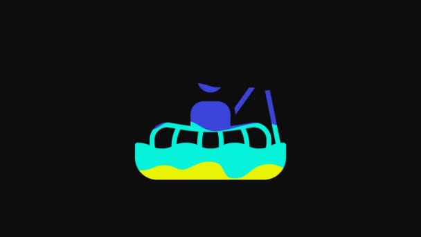 Желтый Фиолетовый Мужчина Сидящий Лодке Рыбачащий Удочкой Черном Фоне Видеографическая — стоковое видео