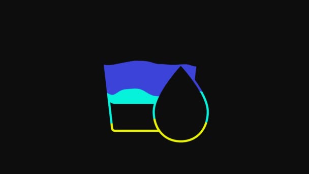 Vidrio Amarillo Con Icono Agua Aislado Sobre Fondo Negro Vidrio — Vídeo de stock