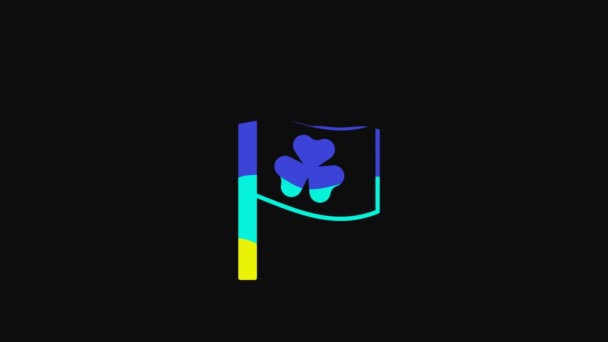Желтый Флаг Ирландии Иконой Листьев Клевера Трилистника Черном Фоне Днем — стоковое видео