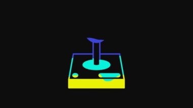 Atari makinesi simgesi için sarı Joystick siyah arkaplanda izole edildi. Joystick oyun alanı. 4K Video hareketli grafik canlandırması.