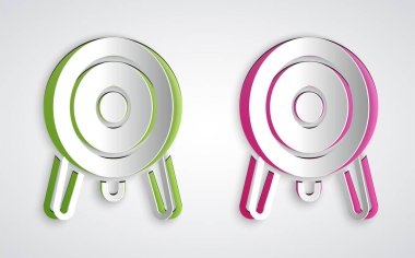 Kağıt kesiği hedef spor simgesi gri arka planda izole edildi. Atış mesafesi ya da atış mesafesi için sayıları olan temiz bir hedef. Kağıt sanatı tarzı. Vektör