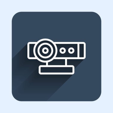 Beyaz çizgi Web kamera simgesi uzun gölge arkaplanı ile izole edildi. Sohbet kamerası. Web kamerası simgesi. Mavi kare düğme. Vektör.