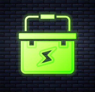 Parlayan neon ışıklı alet kutusu elektrikçi simgesi tuğla duvar arka planında izole edildi. Vektör