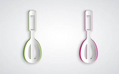 Kağıt kesiği Mutfak çırpma simgesi gri arkaplanda izole edildi. Mutfak aletleri, yumurta çırpıcı. Çatal bıçak seti. Yemek karışımı sembolü. Kağıt sanatı tarzı. Vektör