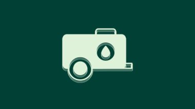 Beyaz Mobil su tankı - bovling ikonu yeşil arkaplanda izole edildi. Su tankı su getiriyor. 4K Video hareketli grafik canlandırması.