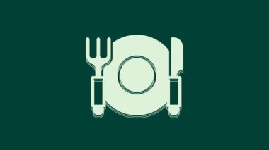 Beyaz tabak, çatal ve bıçak ikonu yeşil arka planda izole edildi. Çatal bıçak sembolü. Restoran tabelası. 4K Video hareketli grafik canlandırması.