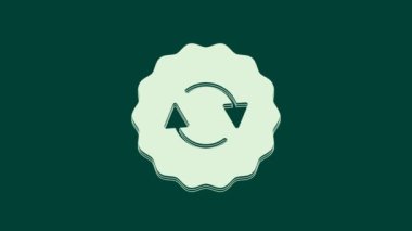 Yeşil arkaplanda beyaz geri dönüşüm simgesi izole edildi. Dairesel ok simgesi. Çevre geri dönüşümü yeşile döner. 4K Video hareketli grafik canlandırması.