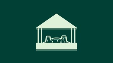 Yeşil arka planda izole edilmiş kum ve şemsiye ikonu olan çocuklar için beyaz kum havuzu. 4K Video hareketli grafik canlandırması.