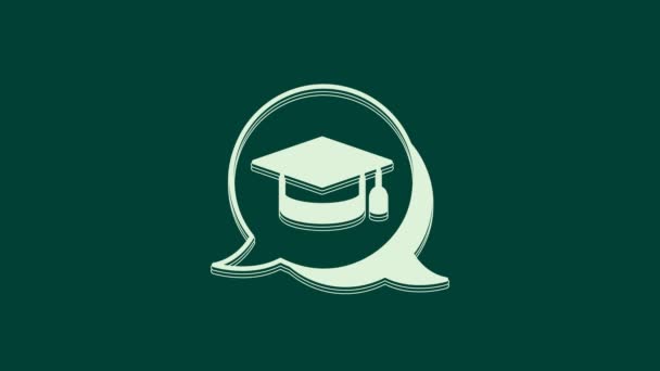 緑色の背景に隔離されたスピーチバブルアイコンのホワイト卒業キャップ タッセルアイコンで卒業帽子 4Kビデオモーショングラフィックアニメーション — ストック動画