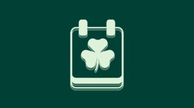 Yeşil arka planda takvim simgesi olan Beyaz Aziz Patricks Günü. Tarih 17 Mart. 4K Video hareketli grafik canlandırması.