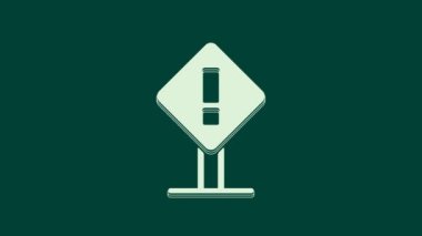 Kare kare simgesinde beyaz ünlem işareti yeşil arkaplanda izole edildi. Tehlike uyarısı, dikkat, dikkat, tehlike uyarısı önemli bir işaret. 4K Video hareketli grafik canlandırması.
