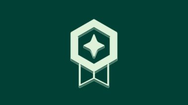 Yeşil arka planda izole edilmiş madalya ikonu ile Beyaz Oyun derecesi. Oyun için seviye sonuçları. 4K Video hareketli grafik canlandırması.