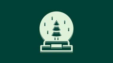 Kar yağan beyaz Noel küresi ve yeşil arka planda izole edilmiş Noel ağacı ikonu. Mutlu Noeller ve mutlu yıllar. 4K Video hareketli grafik canlandırması.