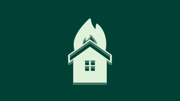 燃烧的房子中的白色火焰图标隔离在绿色背景上 保险概念 保护概念 4K视频运动图形动画 — 图库视频影像