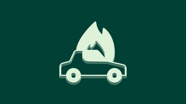 緑の背景に隔離されたホワイトバーニングカーアイコン 車が火事だ 火災や煙で覆われた壊れた自動車 4Kビデオモーショングラフィックアニメーション — ストック動画