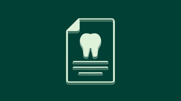 歯のカードや患者の医療記録アイコンが緑の背景に隔離されたホワイトクリップボード 歯科保険 歯医者の報告書 4Kビデオモーショングラフィックアニメーション — ストック動画