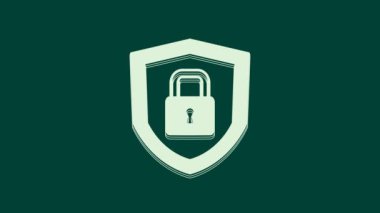 Yeşil arka planda kilit simgesi olan Beyaz Kalkan güvenliği. Koruma, güvenlik, şifre güvenliği. Güvenlik duvarı gizlilik levhası. 4K Video hareketli grafik canlandırması.