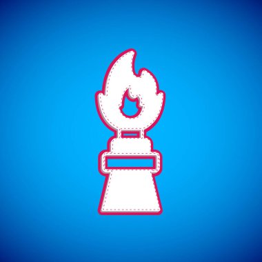 Mavi arka planda ateş ikonu olan beyaz petrol platformu. Yangın kazası. Gaz kulesi. Endüstriyel nesne Vektör