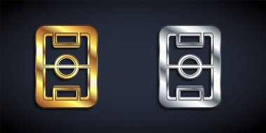 Siyah arka planda izole edilmiş altın ve gümüş futbol sahası ikonu. Uzun gölge tarzı. Vektör