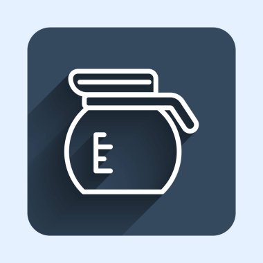 Beyaz çizgi kahve demliği ikonu uzun gölge arkaplan izole. Mavi kare düğme. Vektör