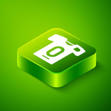 Isometric Football forması ve tişört ikonu yeşil arka planda izole edilmiş. Yeşil kare düğmesi. Vektör