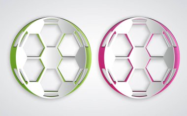 Kağıt kesilmiş futbol topu ikonu gri arkaplanda izole edilmiş. Spor malzemeleri. Kağıt sanatı tarzı. Vektör
