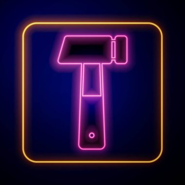 Parlayan neon çekiç simgesi siyah arkaplanda izole edildi. Tamir için bir araç. Vektör